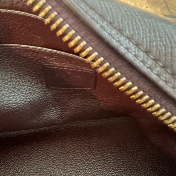 Louis Vuitton Bordeaux Taiga Bag - Picture 6 of 10